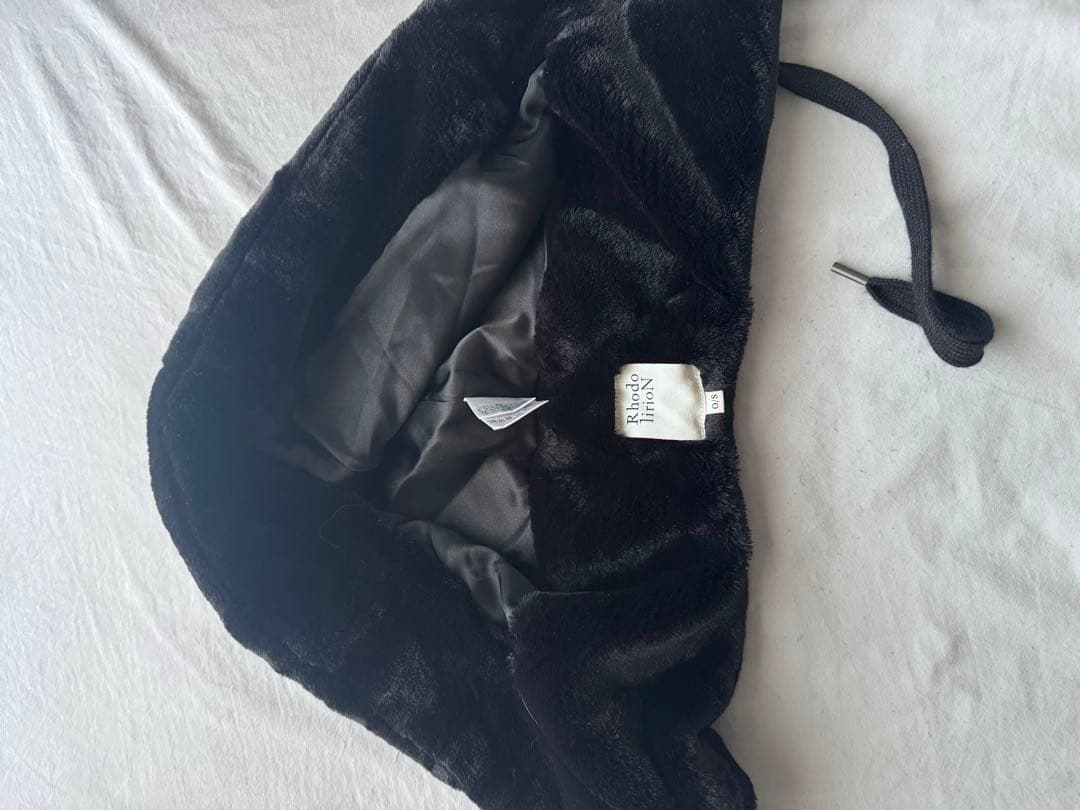 Rhodolirion Eco Fur Hoody Scarf BLACK - メルカリ