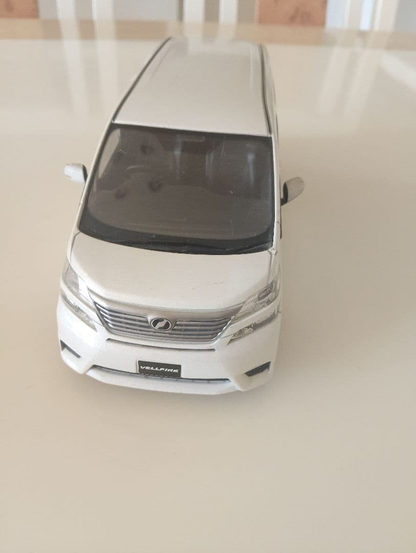 トヨタ ヴェルファイア カラーサンプル ホワイトパールクリスタル