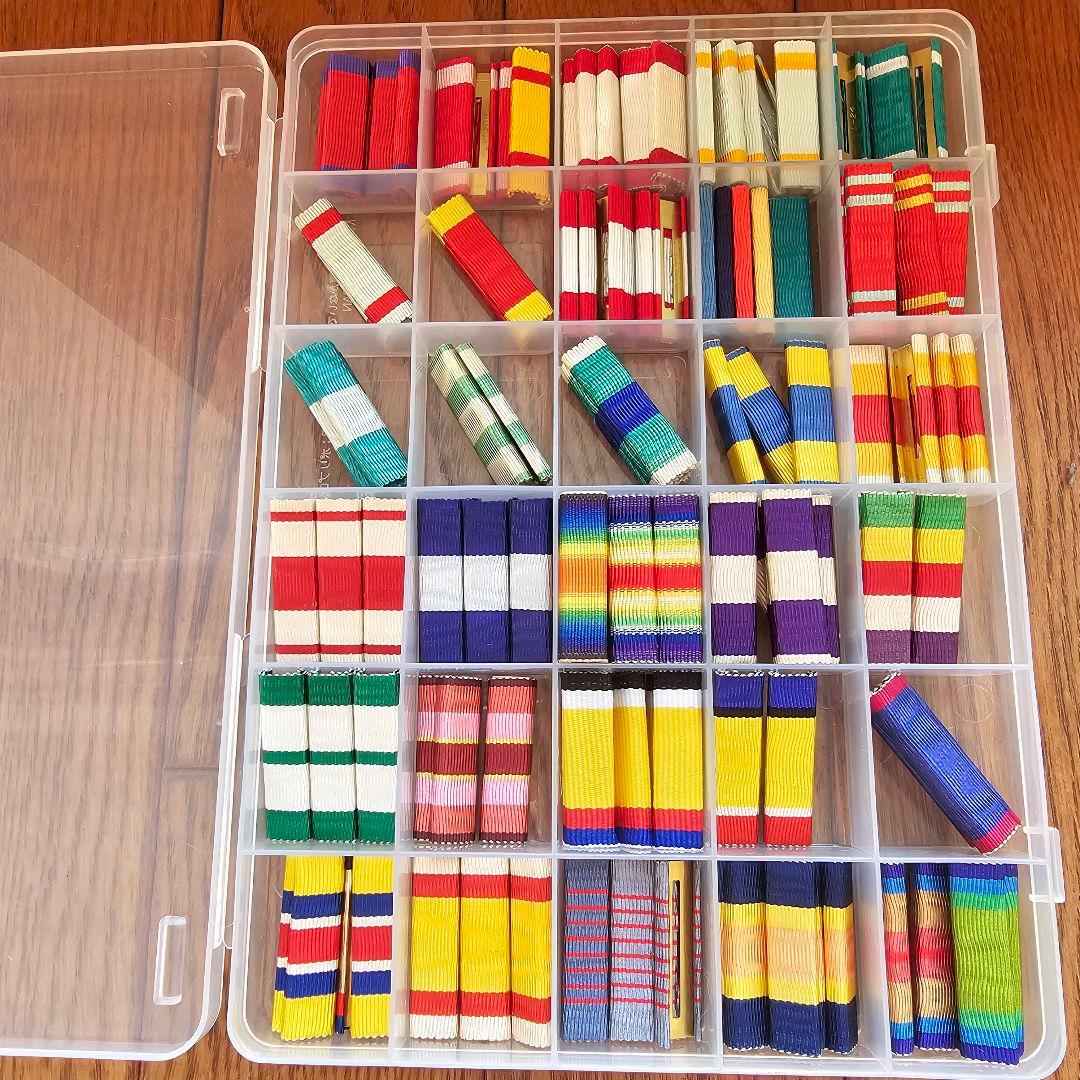 旧軍の綬リボンを米軍式に組んだ物30数種類1個づつでご提供、バラ売りも可能