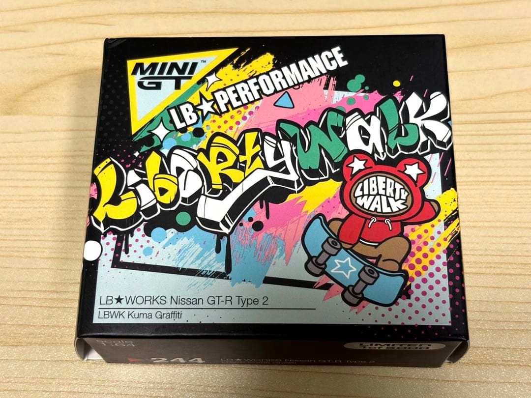 MINI GT LB★WORKS GT-R Kuma Graffiti