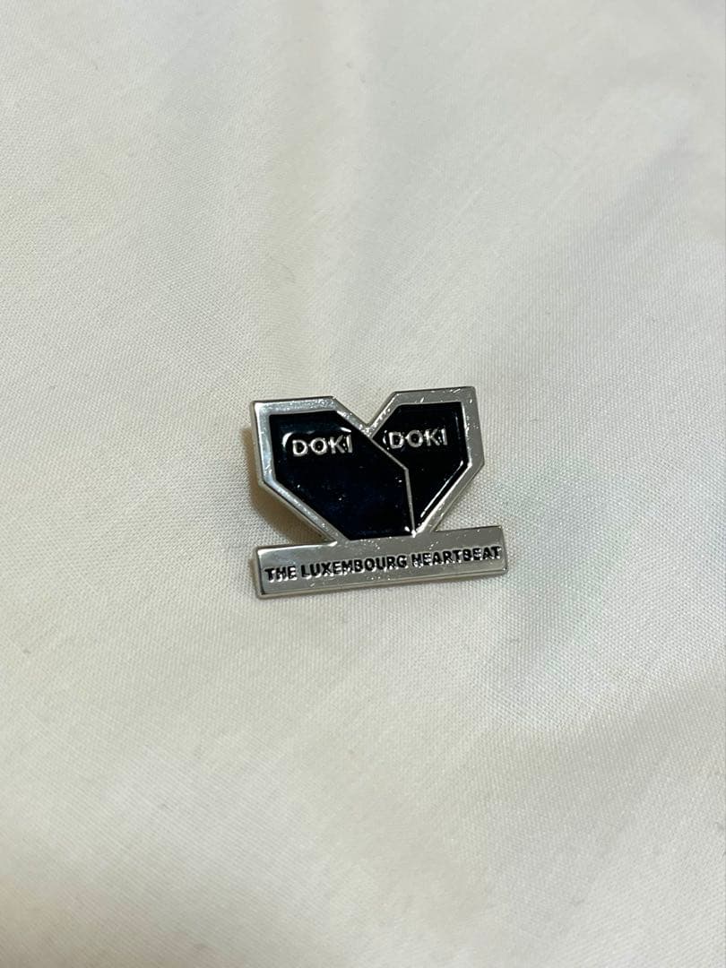 【非売品】ルクセンブルク　ピンバッジ 希少・非売品】大阪万博ルクセンブルクパビリオン、シルバーピンバッチ