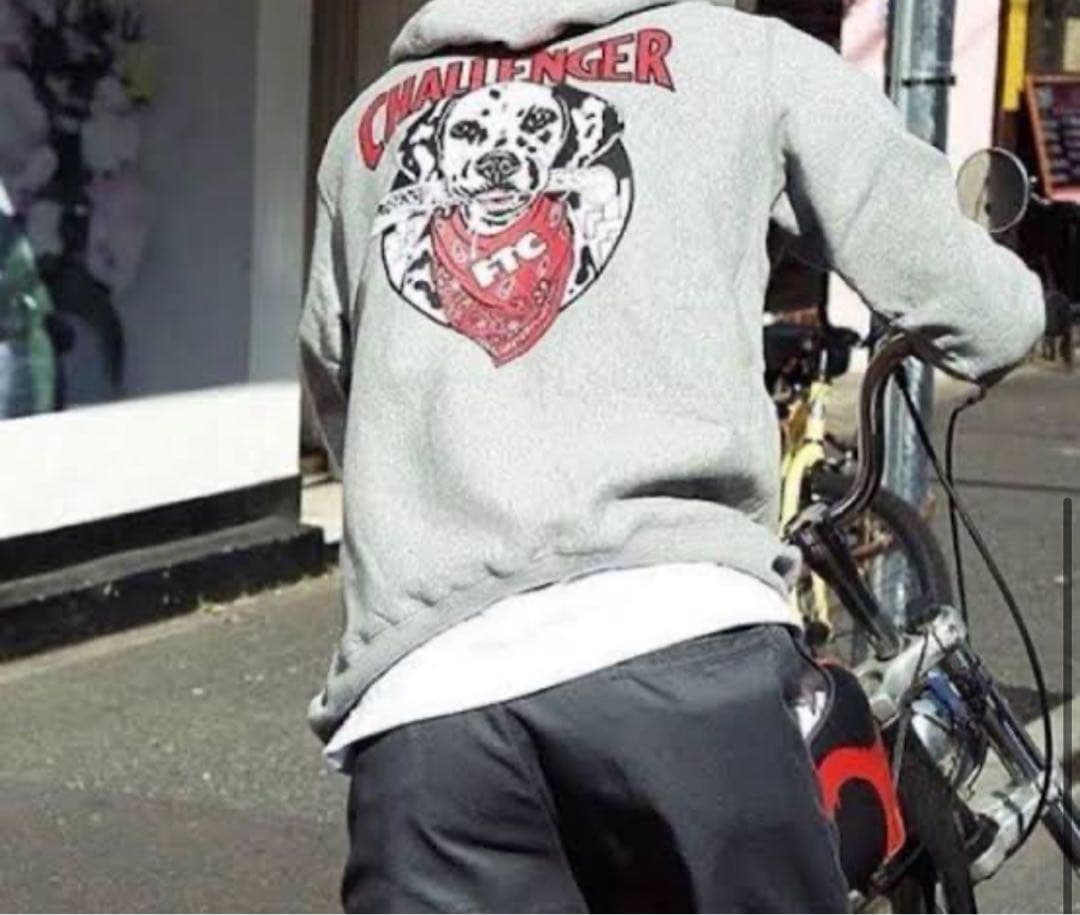 野村周平 CHALLENGER FTC パーカー