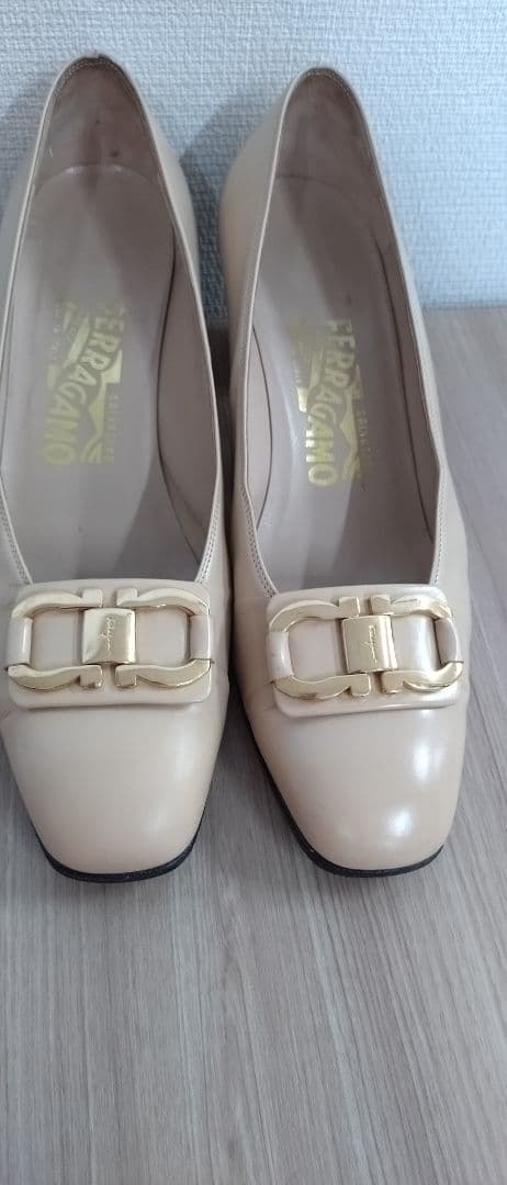 フェラガモ　高さ5cm　美品　7D　24センチ