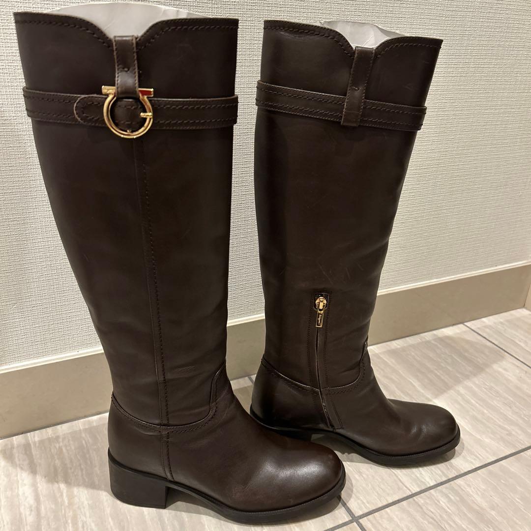 『フェラガモ」　ダークブラウンロングブーツ 購入時の箱、靴収納袋付き フェラガモ」 ダークブラウンロングブーツ 購入時の箱、靴収納袋付き