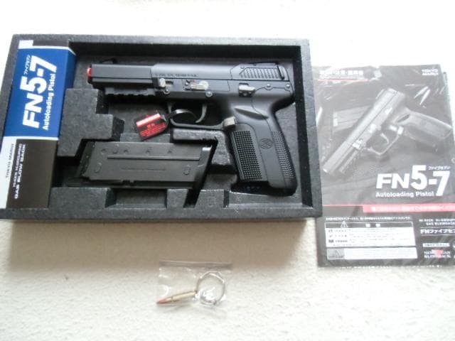 「バックアップ」も付いてます！(FN5-7+デリンジャー)