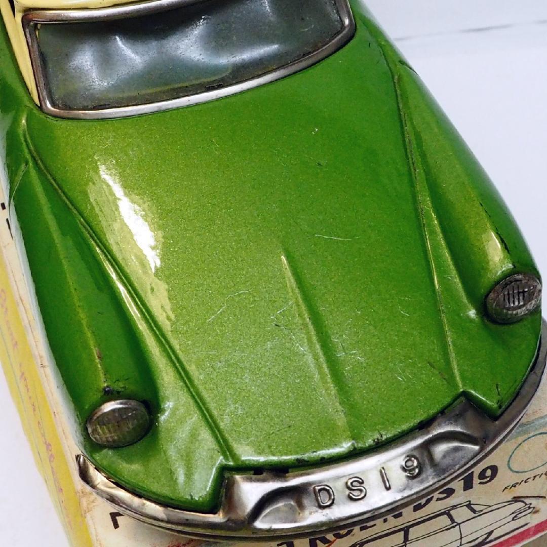 萬代屋【 シトロエンDS19黄緑】ブリキ tin toy car【箱はコピー