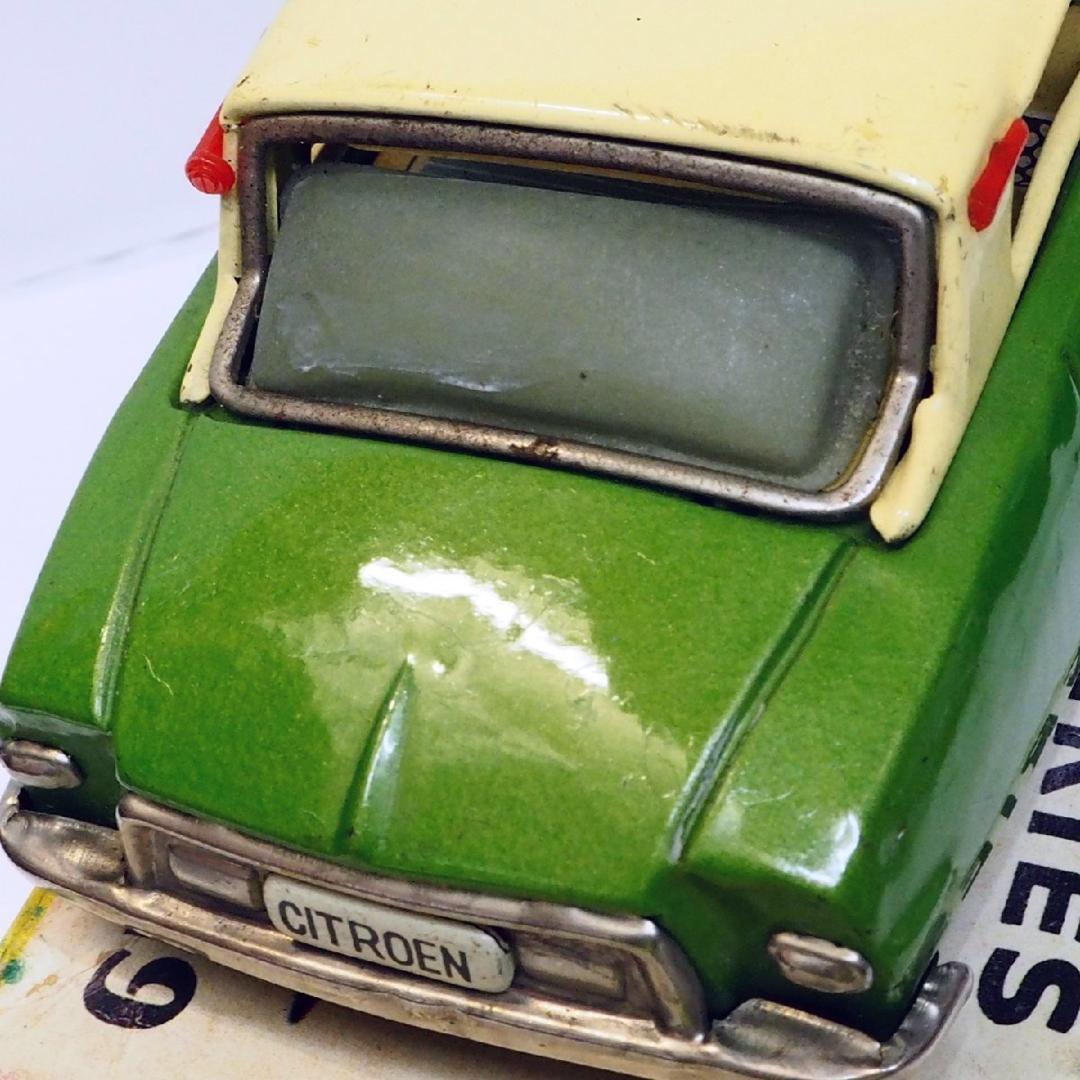 萬代屋【 シトロエンDS19黄緑】ブリキ tin toy car【箱はコピー