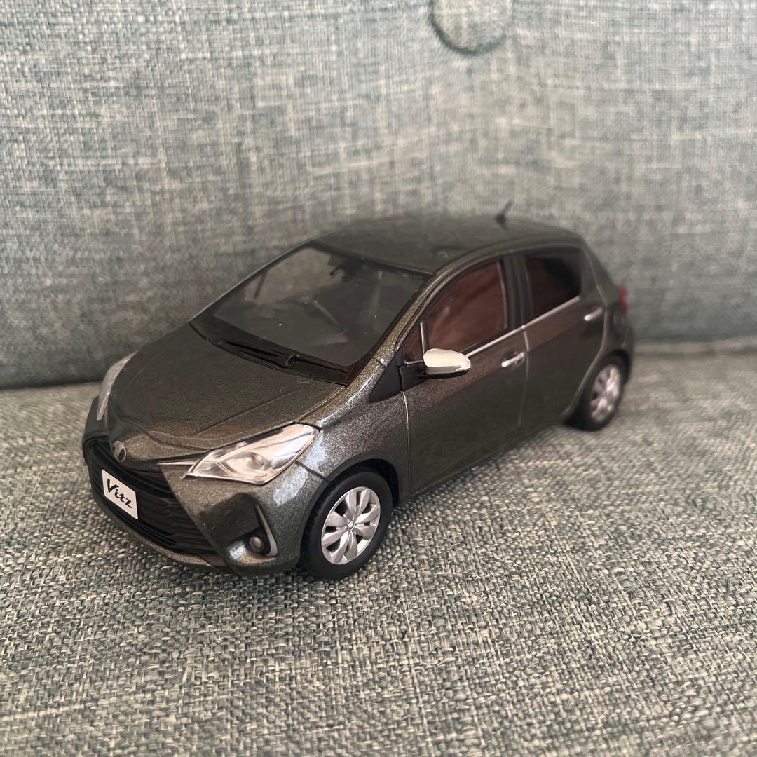 トヨタ ヴィッツ カラーサンプル 非売品ミニカー - メルカリ