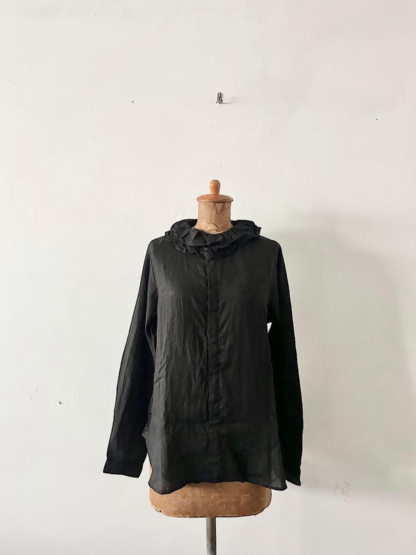 【美品】nestRobe フリルカラーリネンブラウス　ブラック