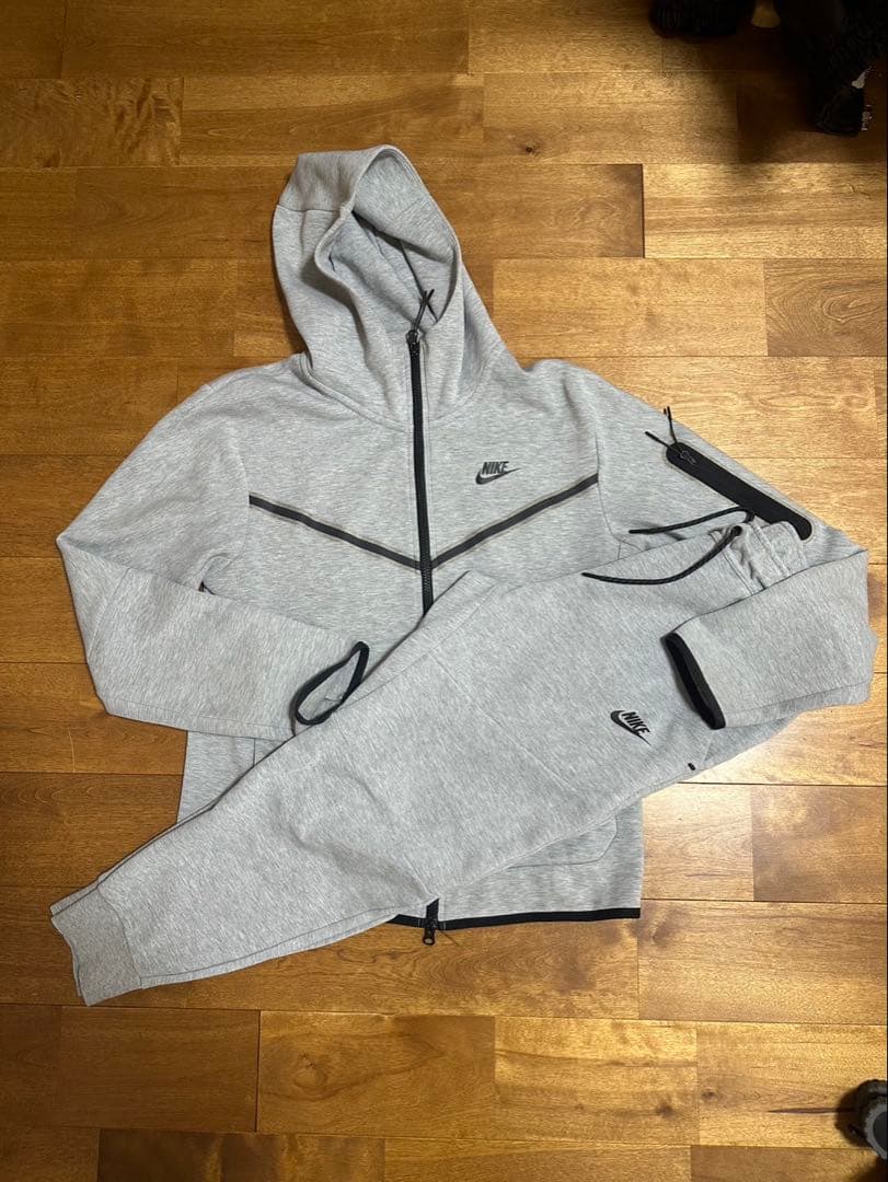 ナイキテックフリース セットアップ上下 Mサイズ グレー（内タグ付け）値下げ済み