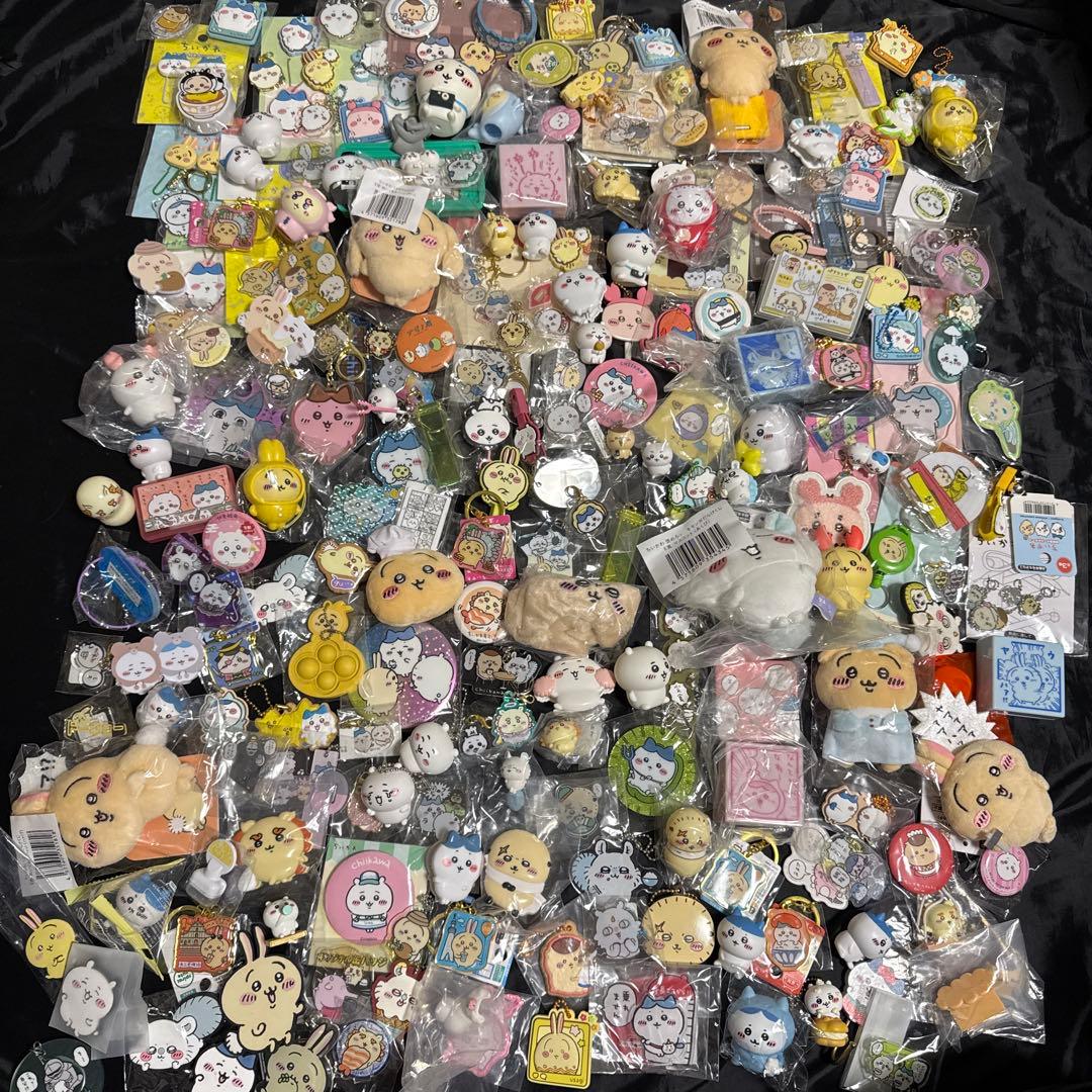 ちいかわ　缶バッジ　ラバスト　キーホルダー等　約200点大量まとめ売り　② ナガノマーケット ラバーキーホルダー｜株式会社キタンクラブ