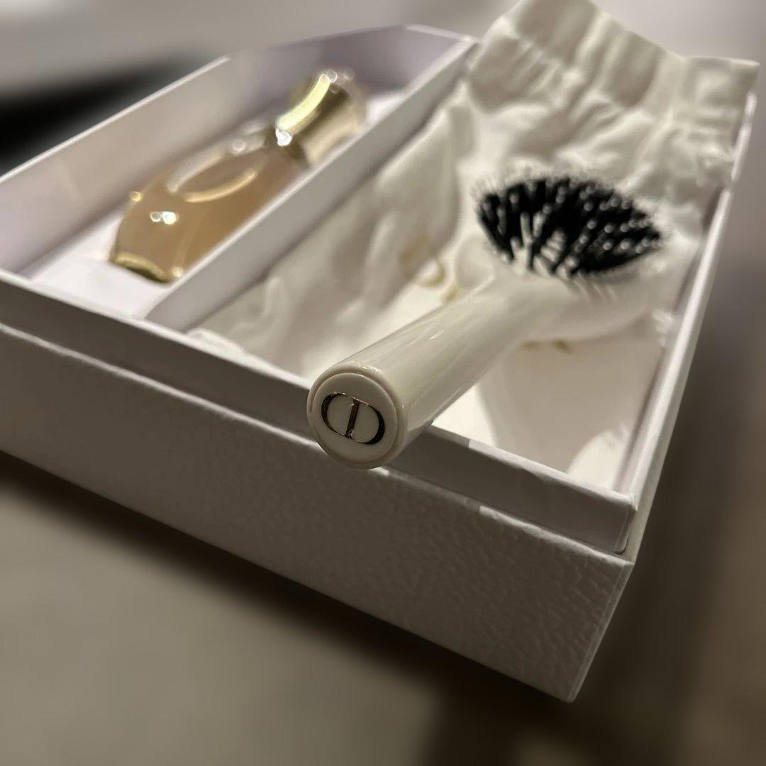 Dior ヘアブラシ・ミストセット - メルカリ