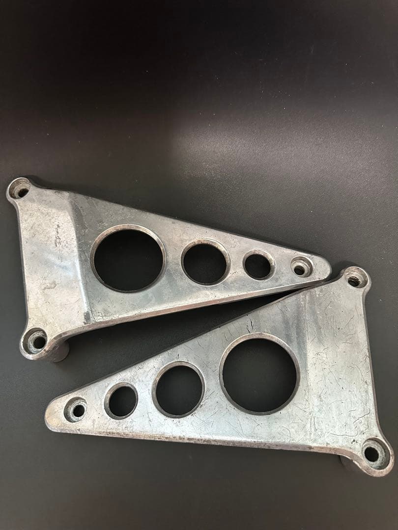 CBR400F 純正ライトステー セール中！CBR400F 純正 ヘッドライトステー - メルカリ