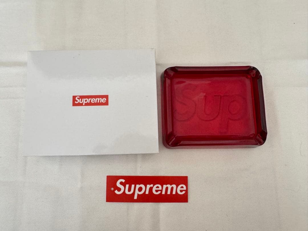 ≫新品≪ Supreme シュプリーム　灰皿　小物入れ　RED