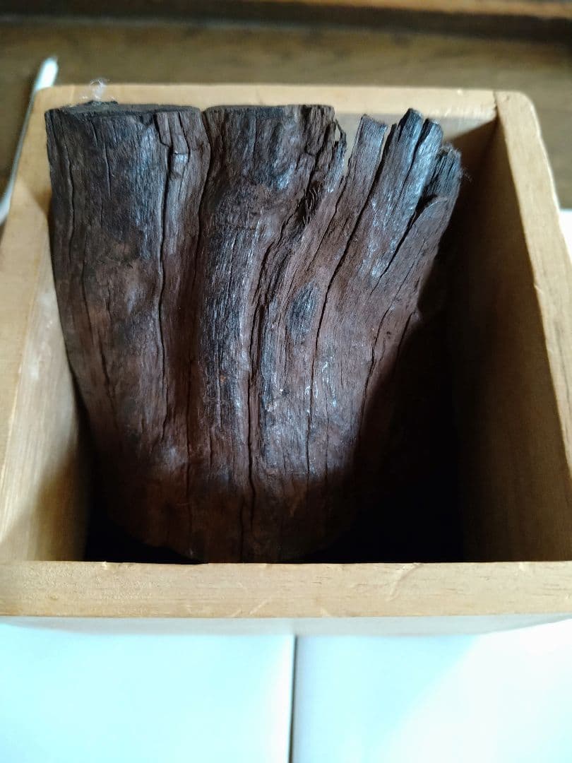 天然香木,伽羅、沈香、六国五味、のお香 102g 不規則な形状