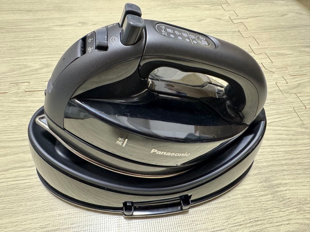 【ほぼ未使用品】 特別価格NI-WL708 コードレススチームアイロン