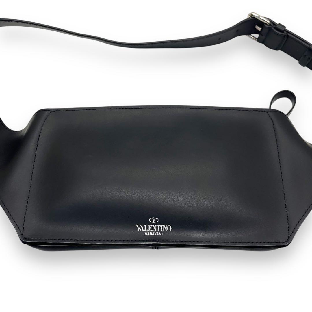 未使用級□ヴァレンティノ ボディバッグ ウエストポーチ VLTN レザー