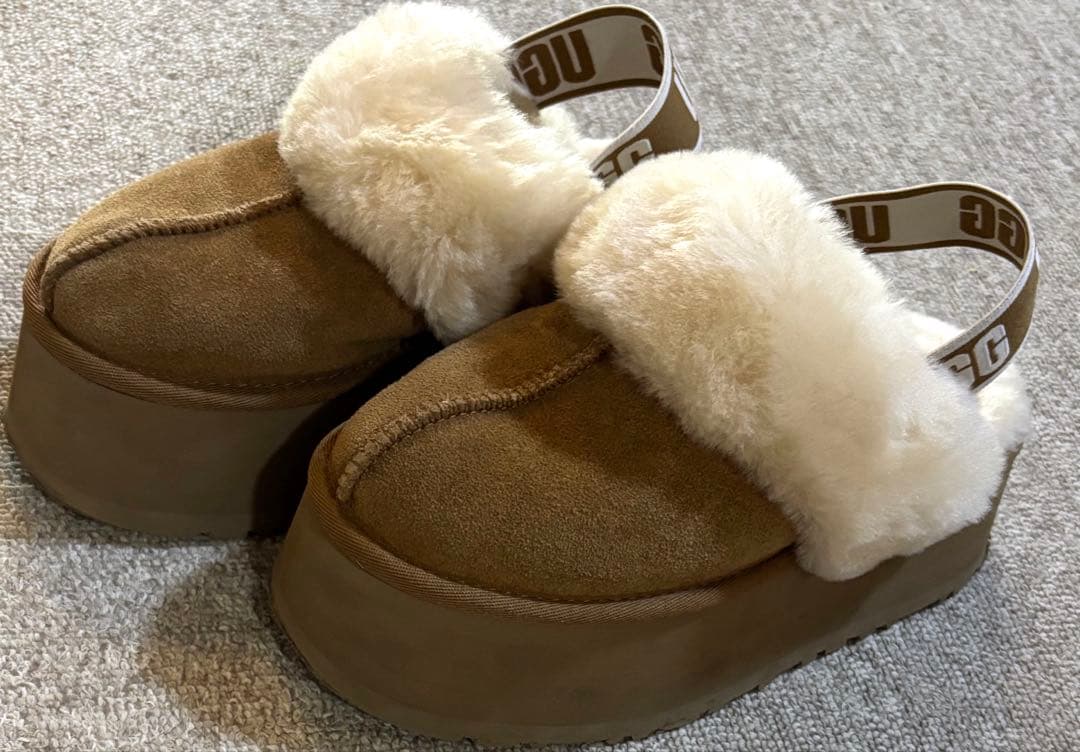 UGG プラットフォームスリッパ ブラウン　ファンケット　22