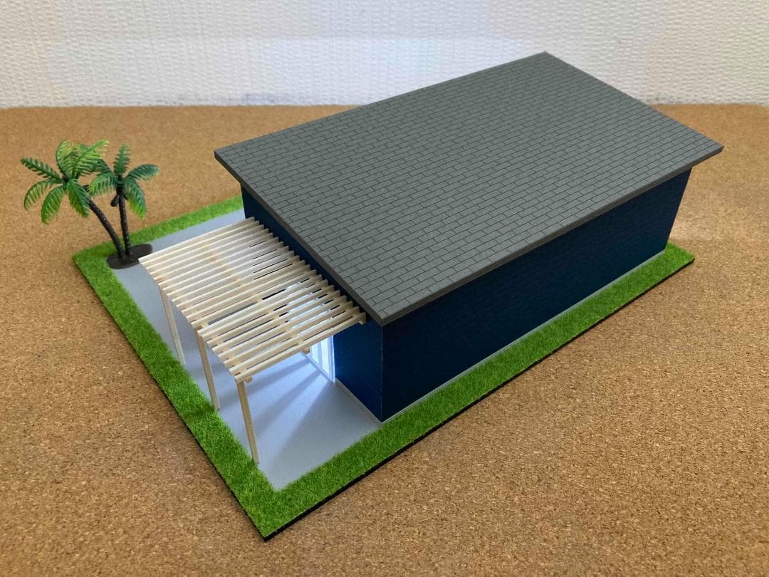 ミニカー専用ジオラマ：1/64木造パーゴラ付ガレージ（ダークブルー