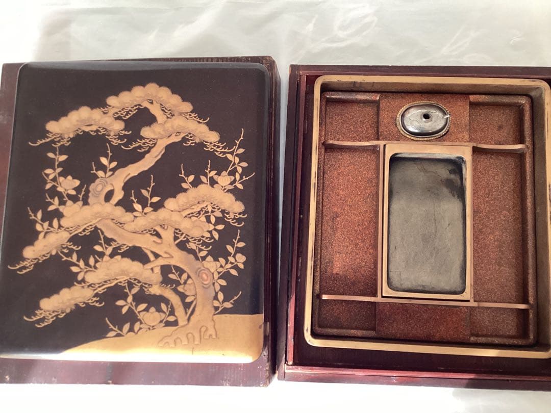 漆塗文箱 五葉松と橘花の金蒔絵　梨子漆塗　硯石・水滴付　硯箱　アンティーク　木箱