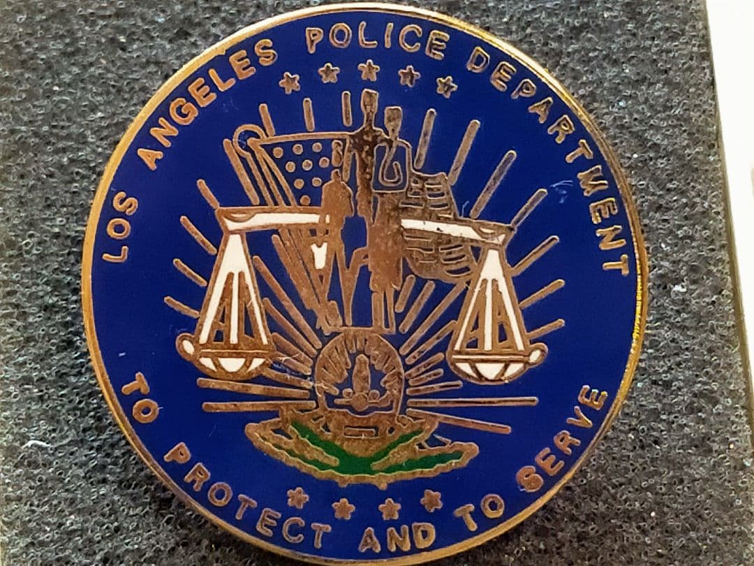☆C。「アメリカ ロサンゼルス市警察 ピンバッジ.紋章」。