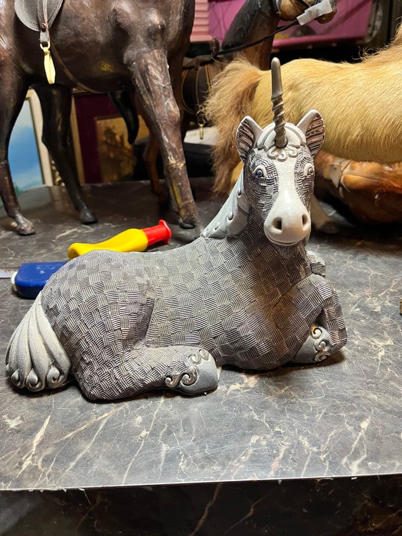 ウルグアイ製のリンコナダのユニコーンの陶器製置物、ユニコーン置き物 ウルグアイ製