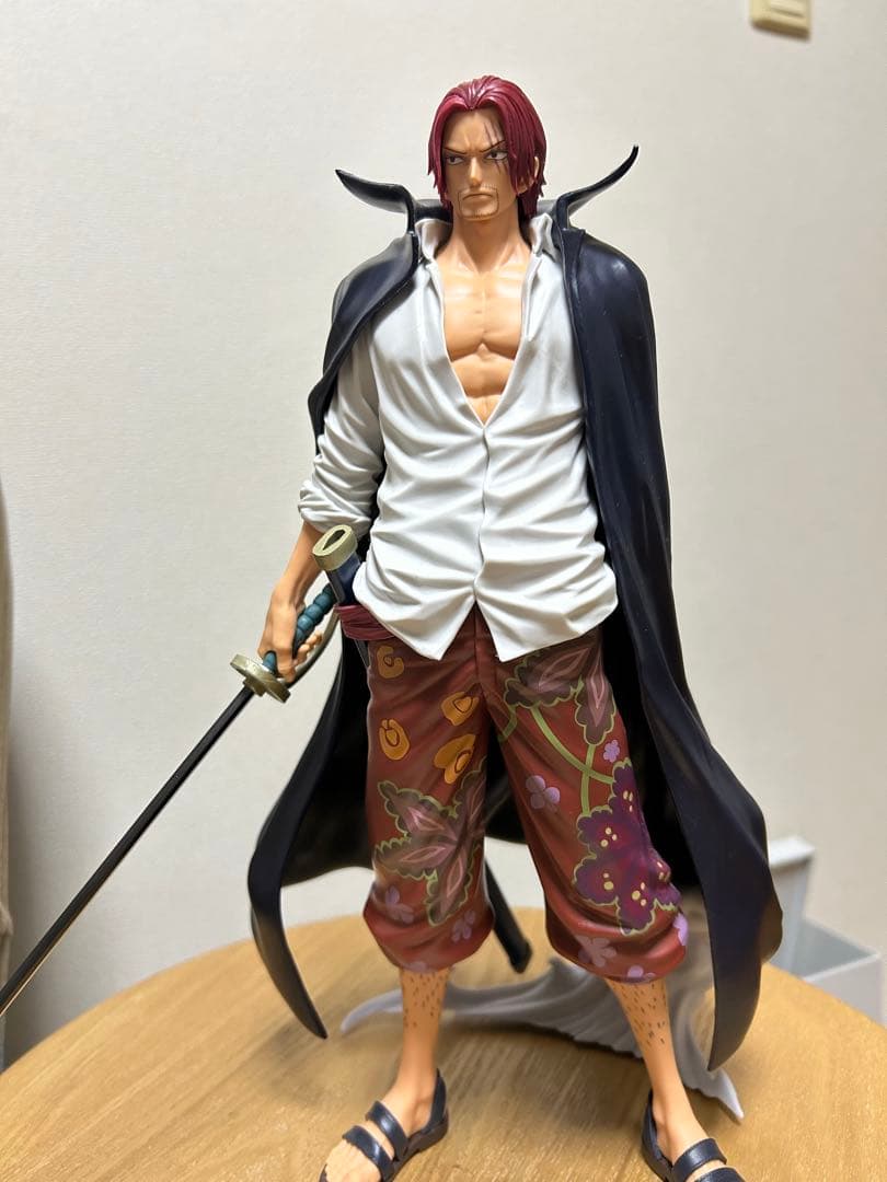 バンプレくじ　ONE PIECE シャンクス フィギュア B(アニメカラー)