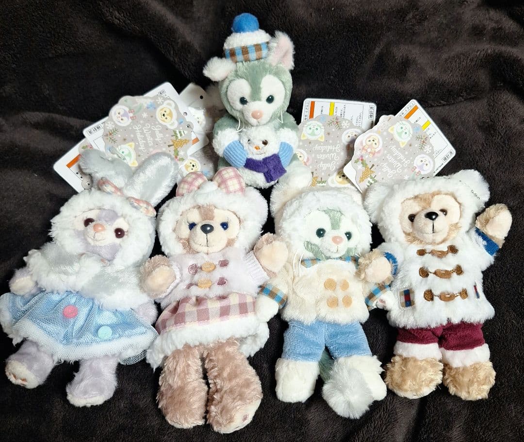 新品タグ付　ダッフィー　ウインターホリデー　5点セット　ぬいぐるみバッジ他