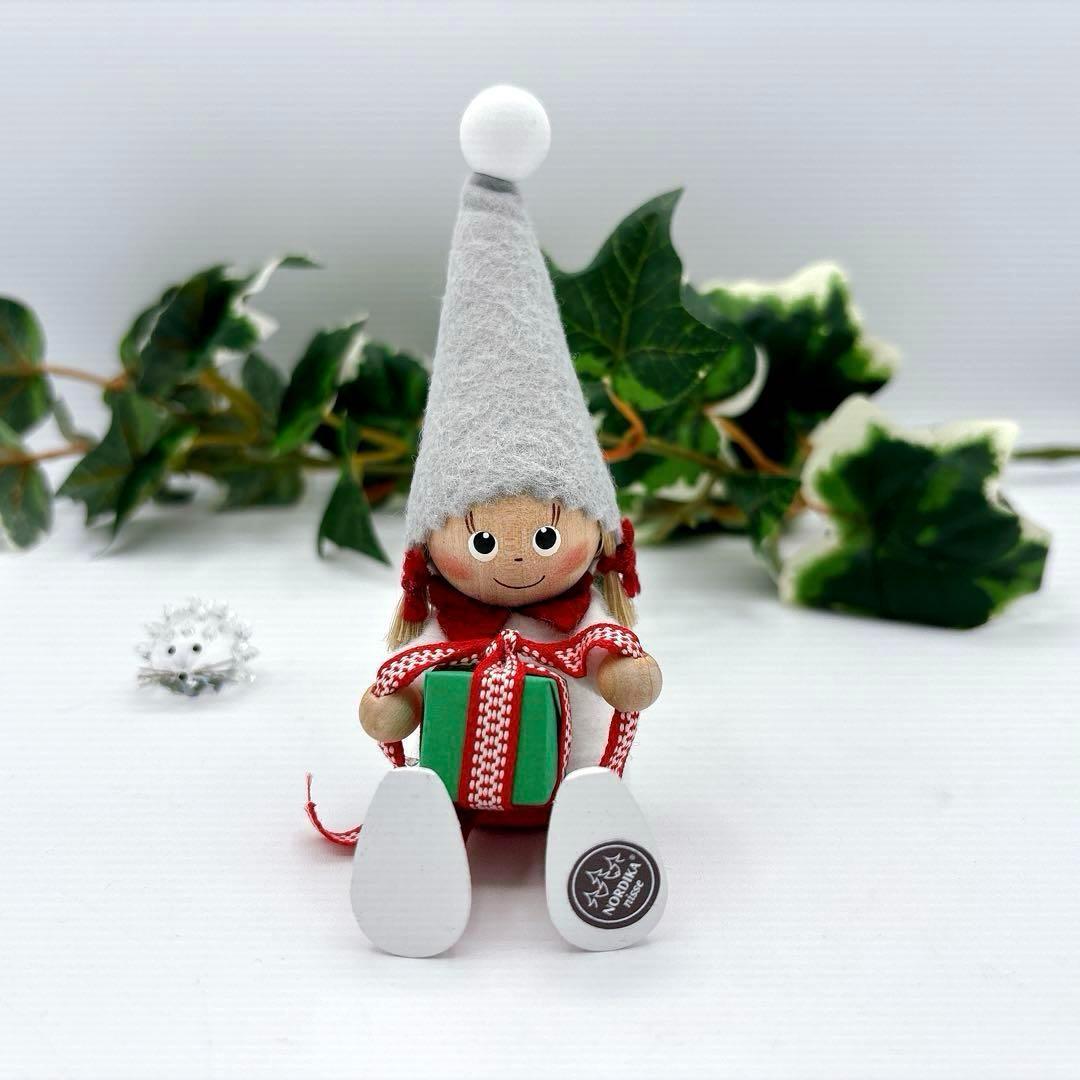 Nordika nisse　　 三越伊勢丹限定　プレゼントを包む女の子