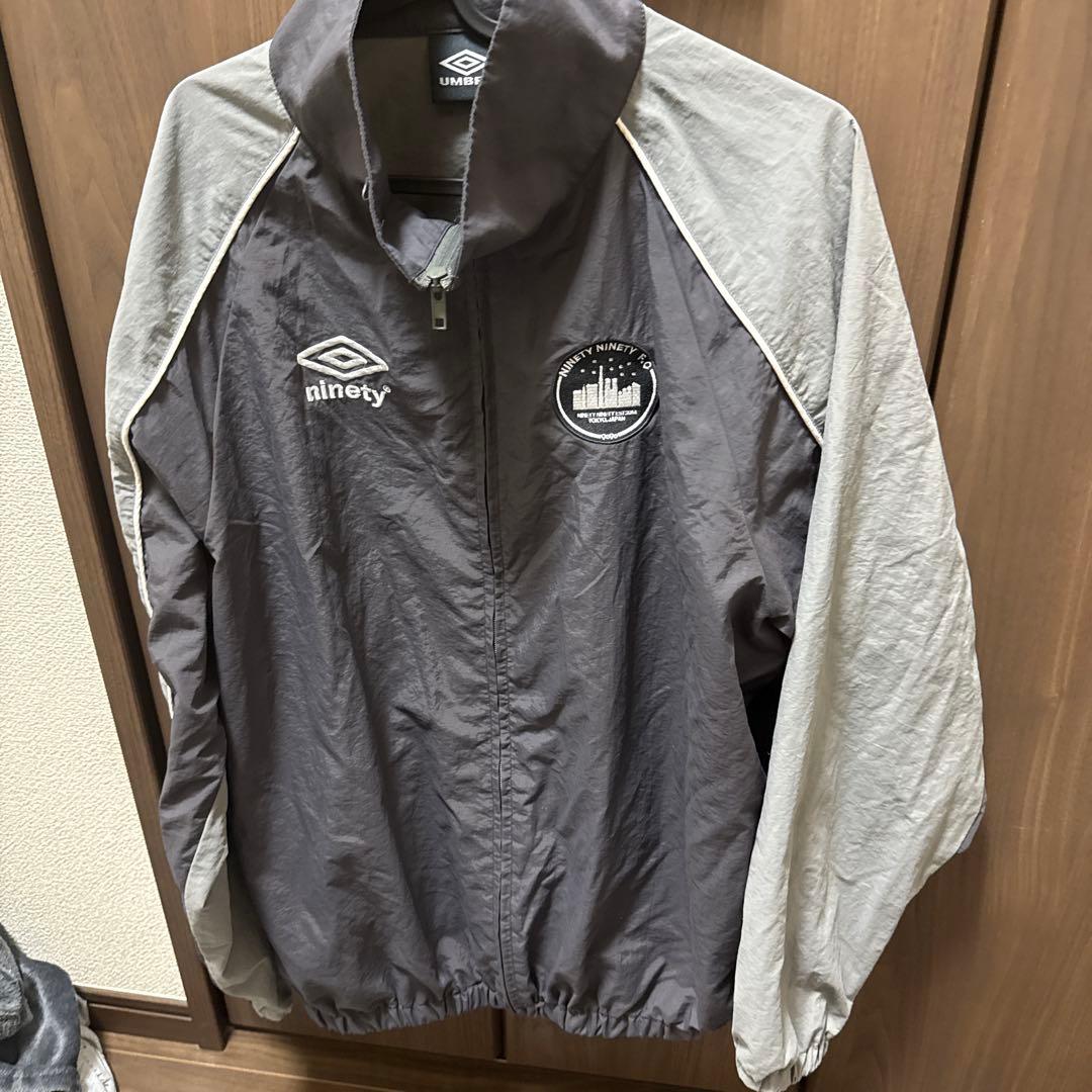 k*a様 umbro ナイロンジャケット グレー/ブラック