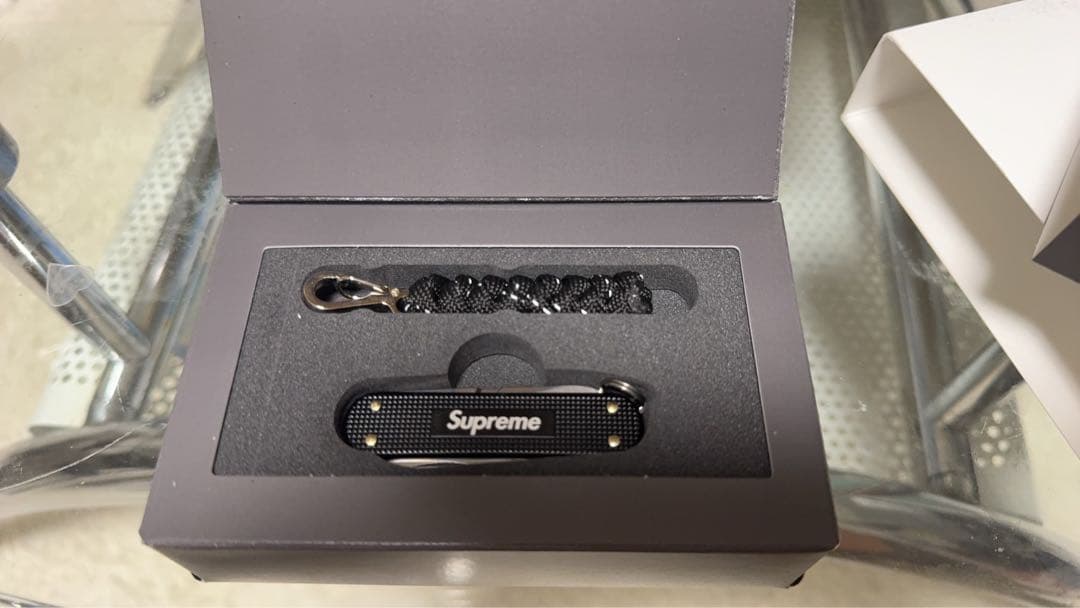 Supreme Victorinox Classic Alox Knife 黒