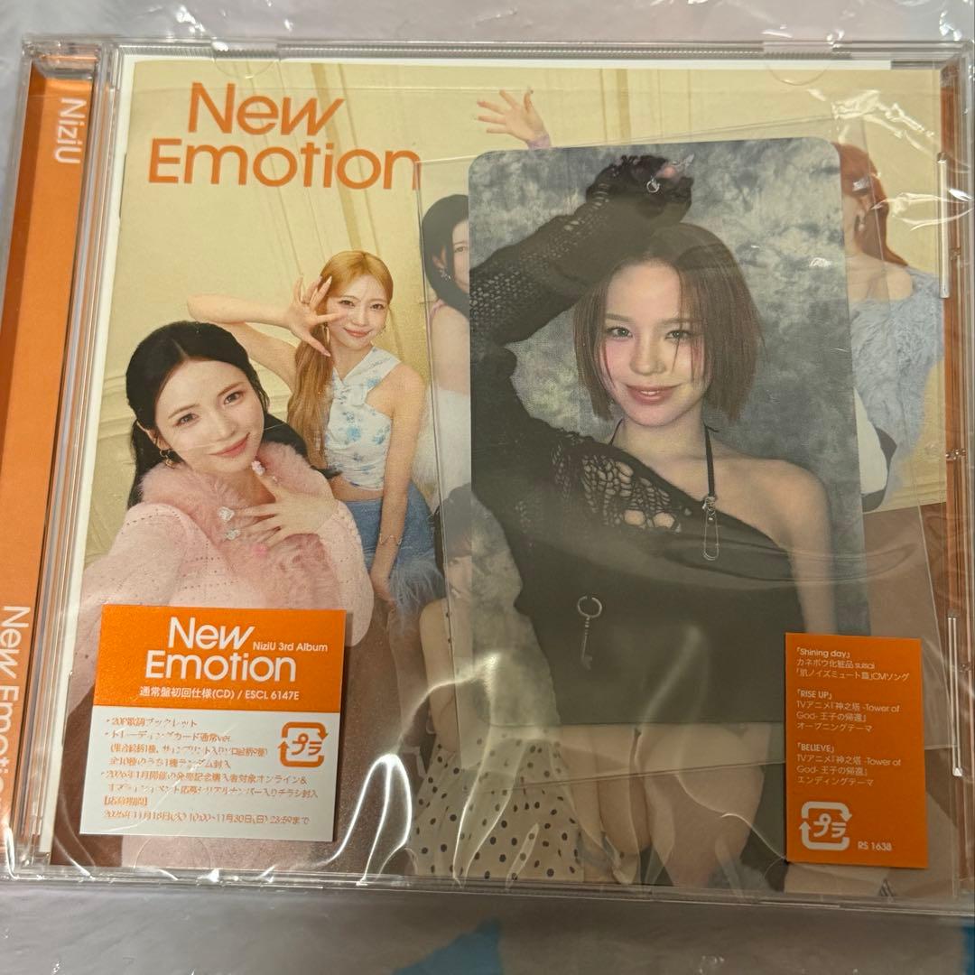 NiziU 『New Emotion』 通常盤 会場限定 マコ トレカつき - メルカリ