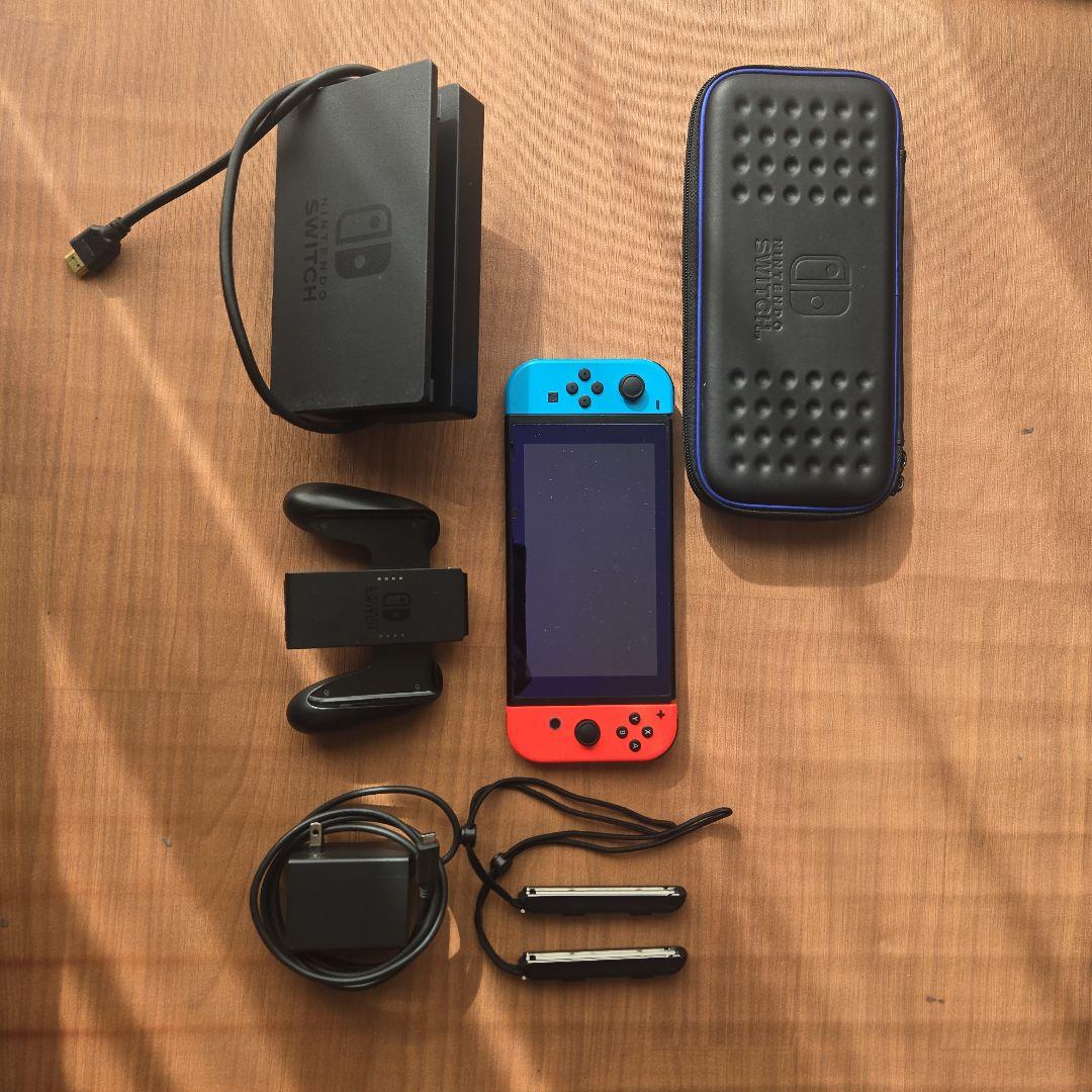 NINTENDO SWITCH 本体 付属品 ケース付き　液晶保護シール付き