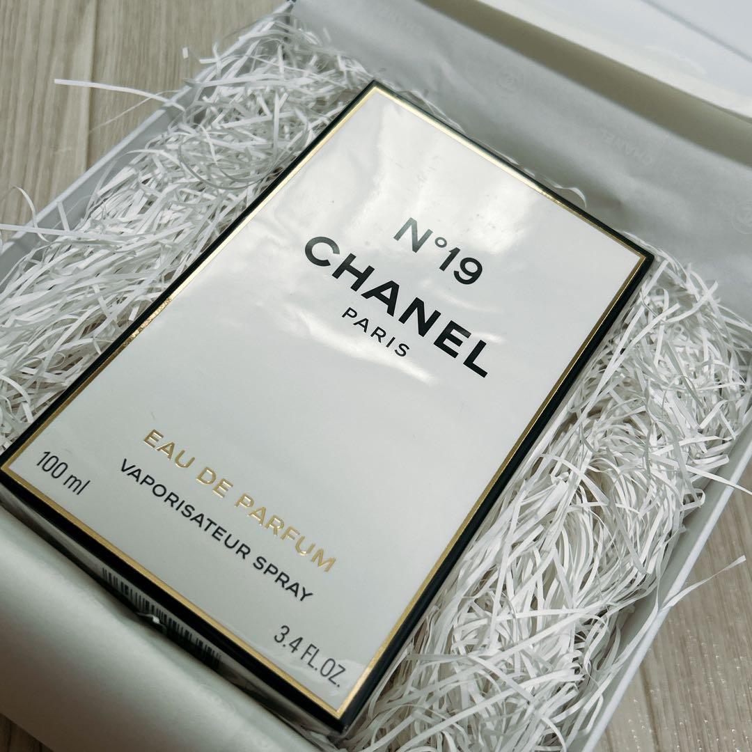 シャネルNo.19 オードゥ パルファム（ヴァポリザター）