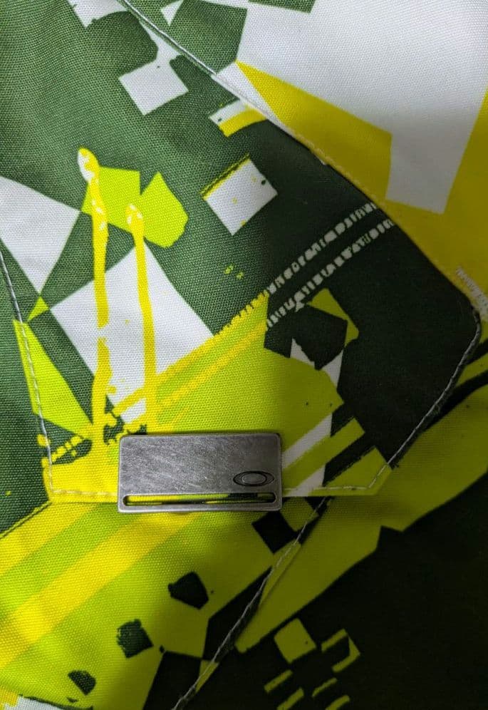 12月限定セール！【極美品】OAKLEY スノボウェア メンズ Mの通販はau