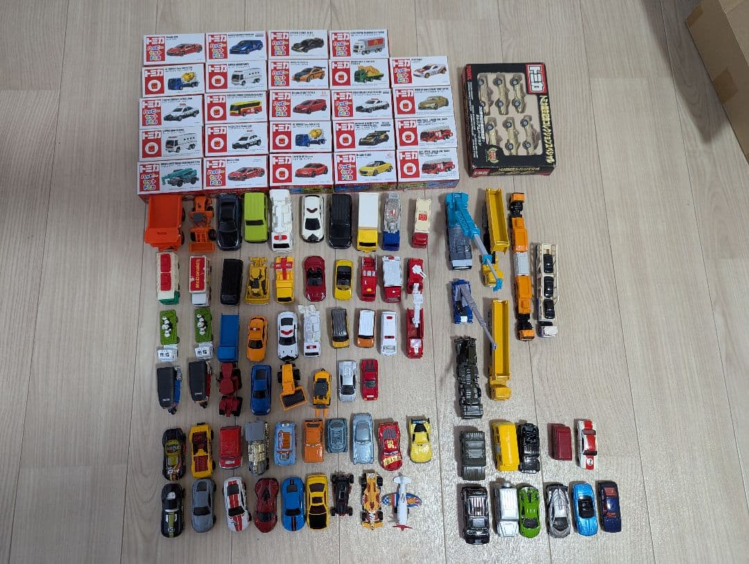 トミカ+Hotwheels+ ミニカー 約100点セット