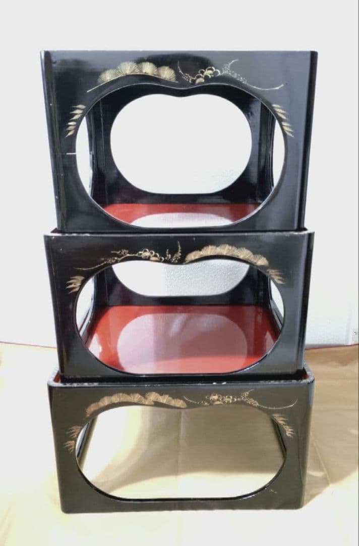 漆器　沈金金蒔絵　木製　脚付きお膳　大中小　御膳　殿様膳　本膳　骨董　時代物 脚付き膳｜蒔絵・朱塗・螺鈿・讃岐彫など格式を添えるアンティークの高脚膳