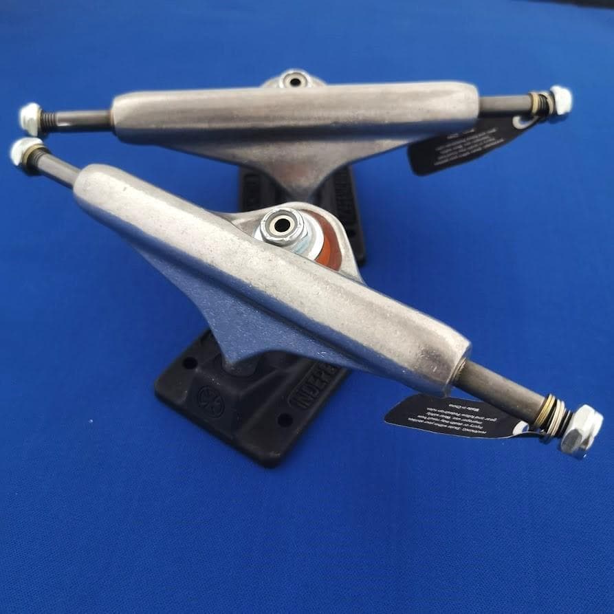 INDEPENDENT STAGE11 139 スケボートラック HOLLOW