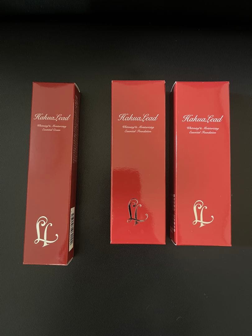 ハクアリード 　ファンデーション26g×２本・エッセンシャルクリーム 22g