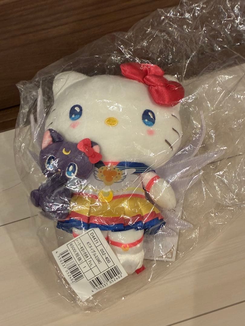 サンリオ　ハローキティ　セーラームーン　コスモス　コラボ　ぬいぐるみ