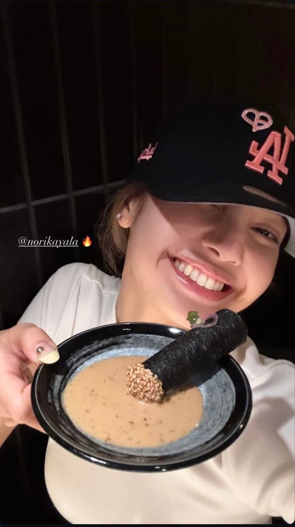 MLB×BLACKPINK LISA着用