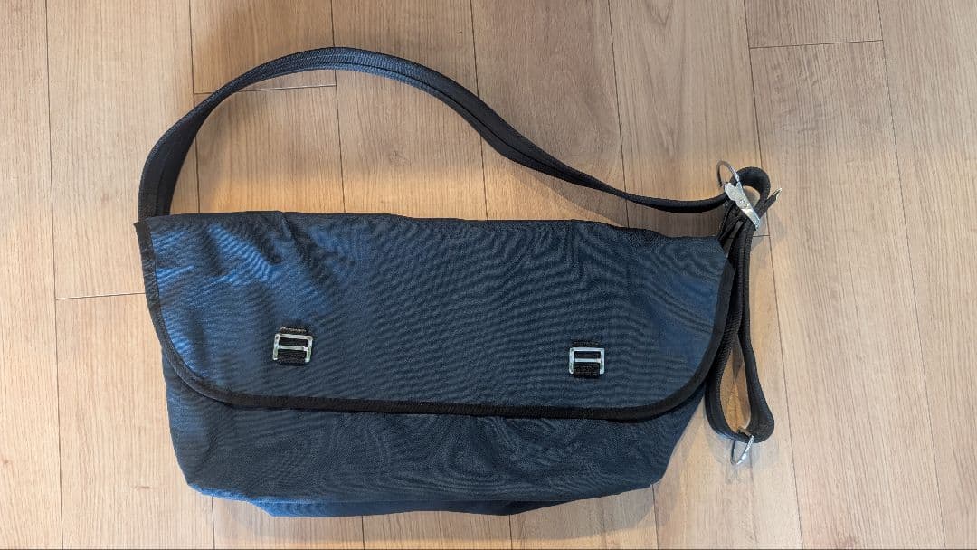 Resistant メッセンジャーバッグ ブラック