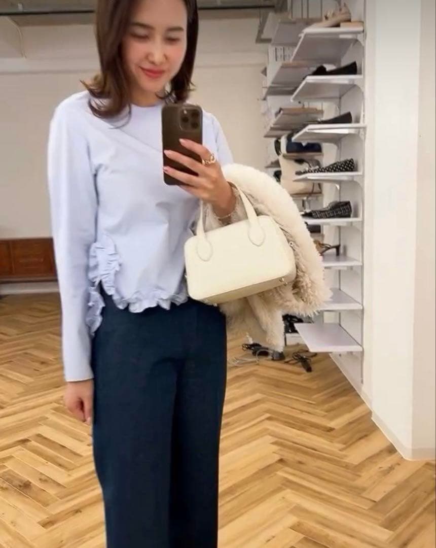 OHGA 裾フリルブラウス　水色