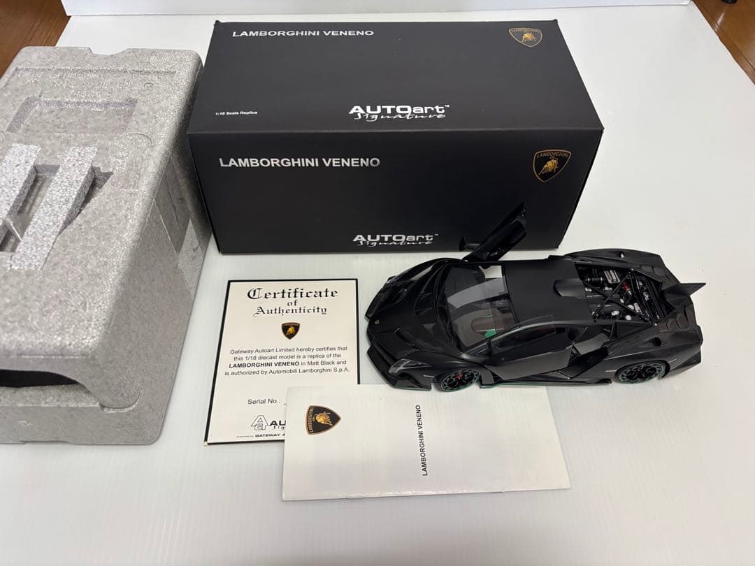 オートアート　ランボルギーニ アヴェンタドール Lブラック 1/18