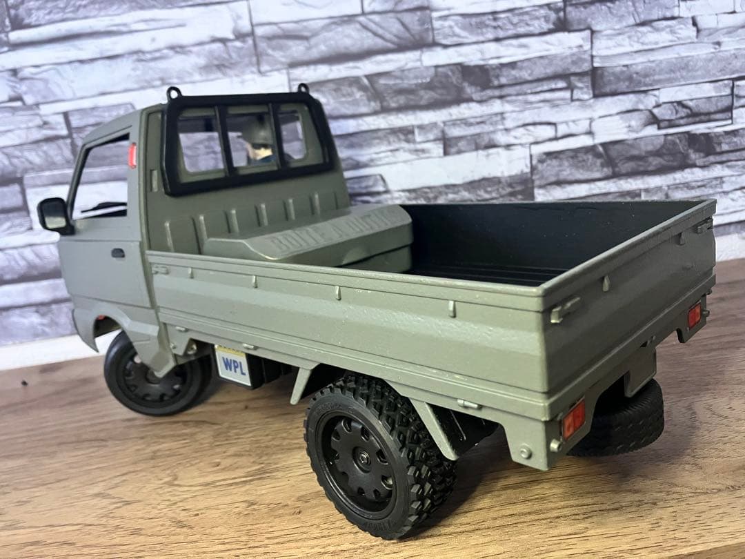 WPL D12 軍用トラック仕様　タミヤおじさん（整備長）を乗せて。