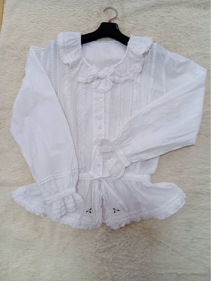 ピンクハウス リボンフリル付きホワイト長袖ブラウス　PINK HOUSE