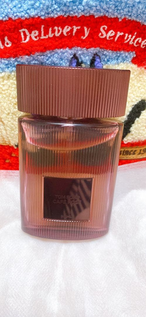 リブデザイン 香水 ピンクボトル