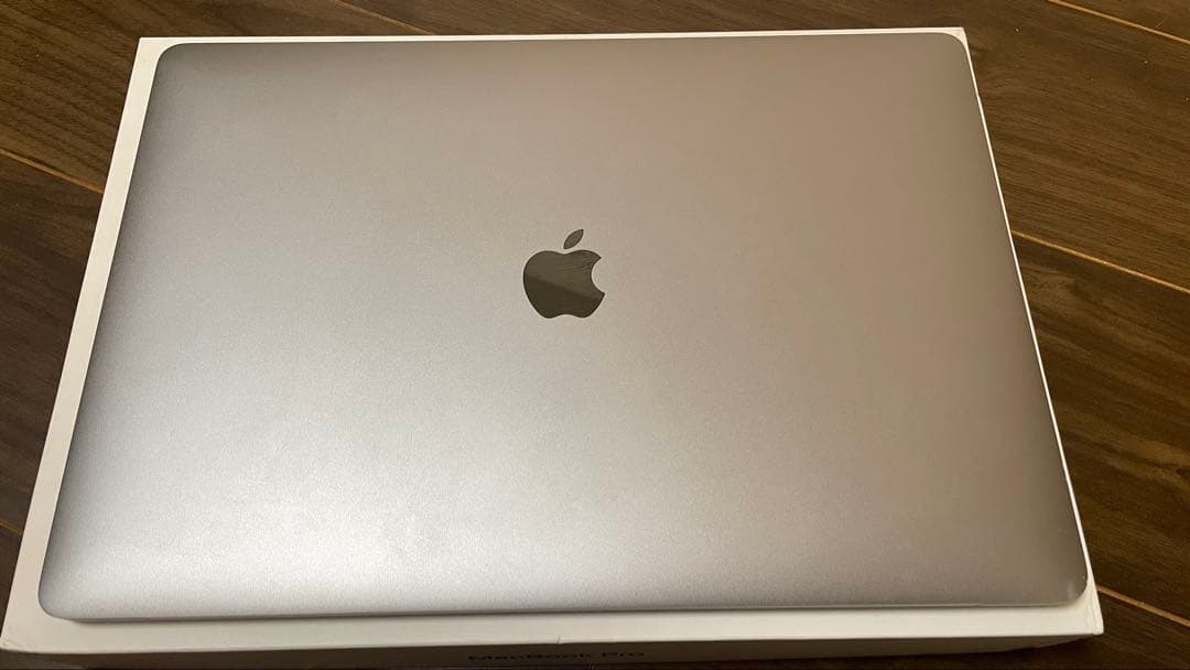 Apple MacBook pro 2018 スペースグレー