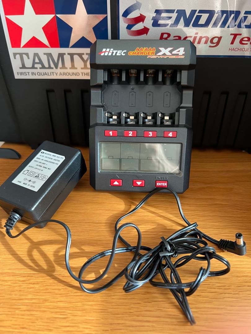 ■激レア　iTec X4 マルチバッテリーチャージャー