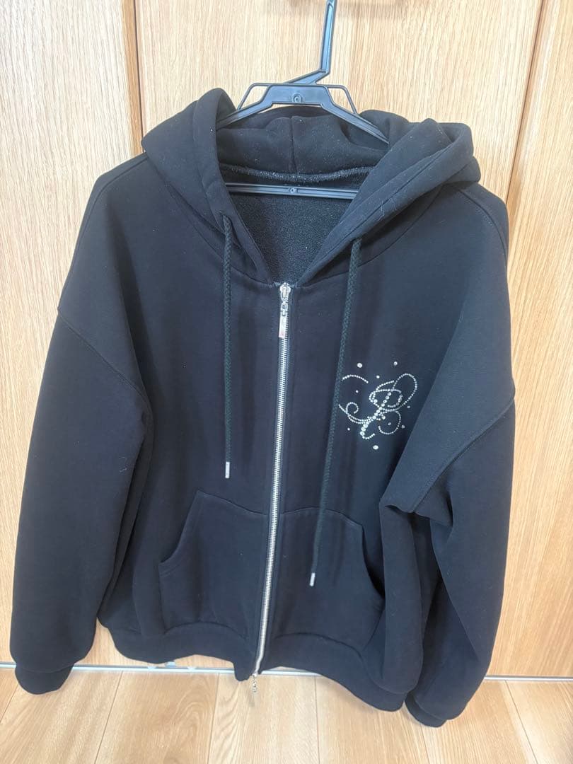 ペリキュール PELLICULE モチーフストーンビッグパーカー 黒